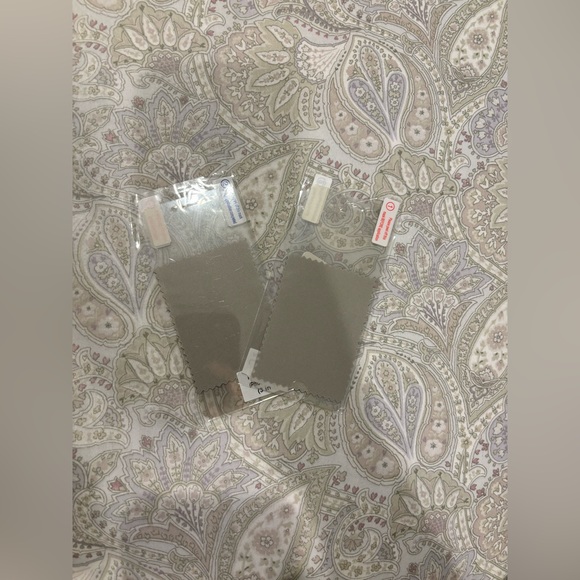 Set of 2 iPhone 6 Screen Protectors - Picture 3 of 4